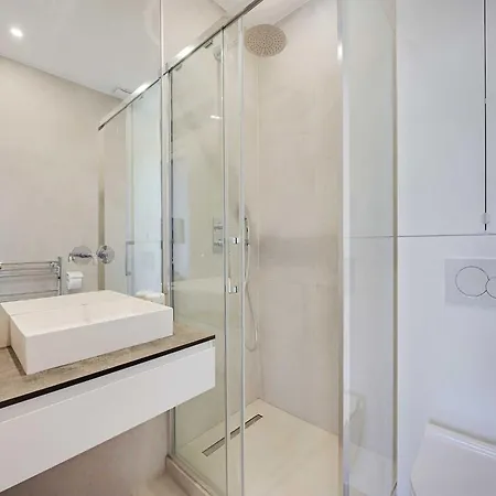 Semesterbostad Modern Getaway For Two - Marais Place Vosges Paris