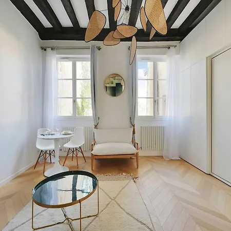 Modern Getaway For Two - Marais Place Vosges Paris
