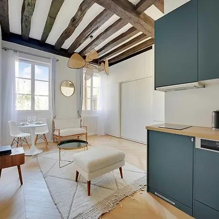 Modern Getaway For Two - Marais Place Vosges Semesterbostad