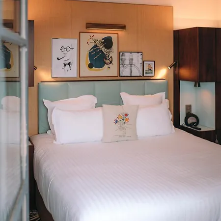 Otel Eiffel Blomet
