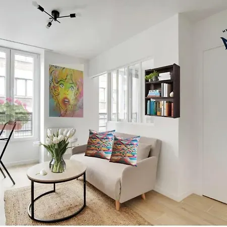 Moret Art Flats Trendy East