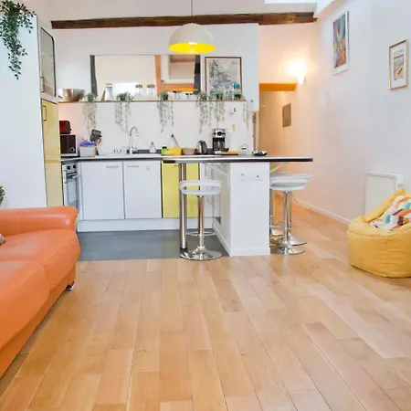 Rue Mouffetard Apartment *