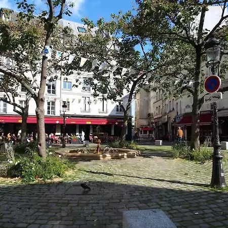 Rue Mouffetard Apartment