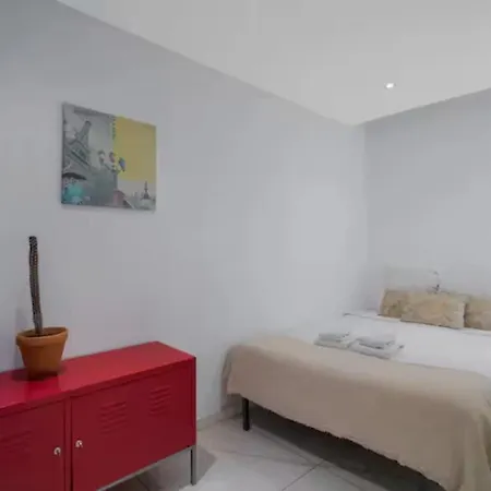 4 Pers Marais Menilmontant Apartman *