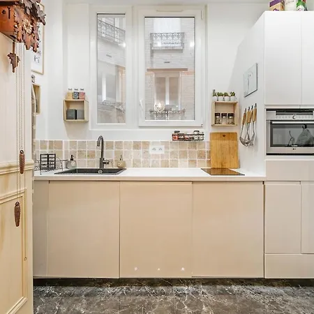 Refurbished Haussmannian * Paris