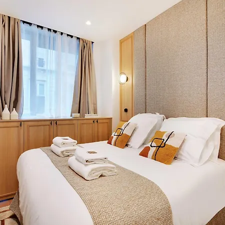 Authentic - 3br 6p - Moulin Rouge
