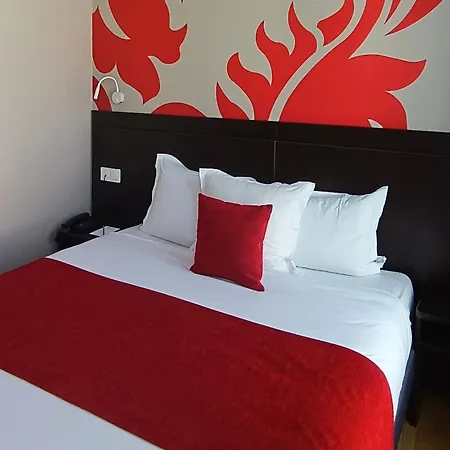 Bastille Hotel 2*