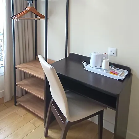 Bastille Secret Hotel 2*
