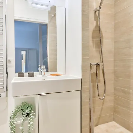 New & Design In The Heart Of Le Marais Apartment