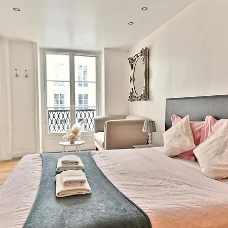 Pleasant Close To Galerie Lafayette - Ii * 파리