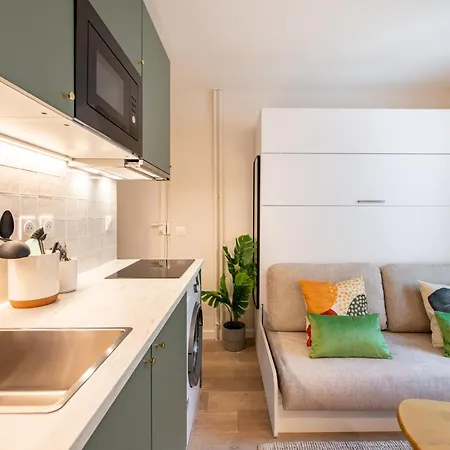 Апартаменты Stunning Tiny - 5 Min To Eiffel Tower - Sleeps 2p Париж