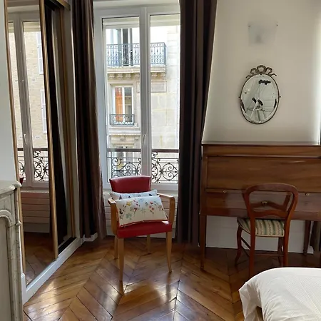 Cote Dumas Homestay Paris