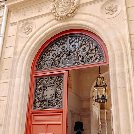 De Pourtales Lägenhetshotell 5*