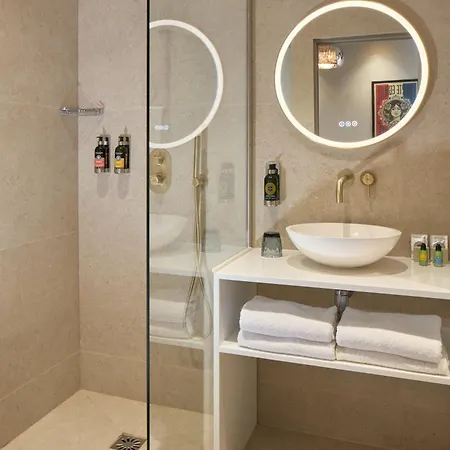 Hotel Le Robinet D'or 3*