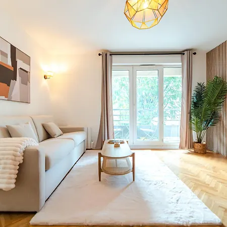 Apartament Cia - Flat With Balcony In East Paris, Buttes Chaumont Paryż
