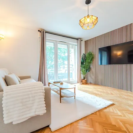 Apartman Cia - Flat With Balcony In East Paris, Buttes Chaumont *