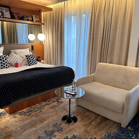Card Hotel Paris