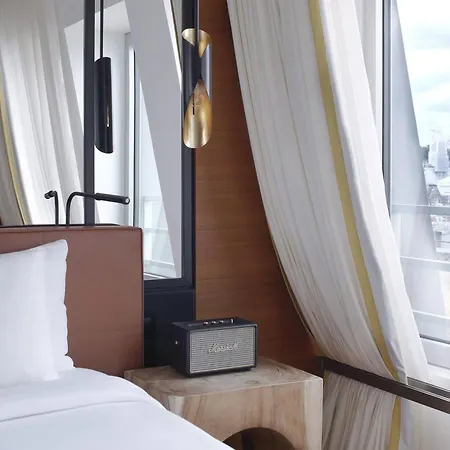 Hotel Renaissance Republique & Paris