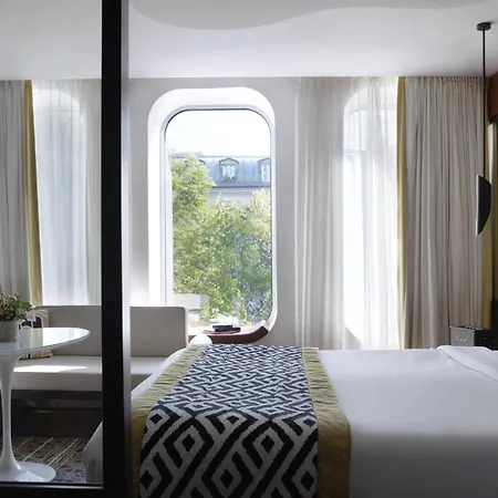 Hotel Renaissance Republique & 5*