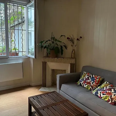 A 20 Eme Apartment Paris