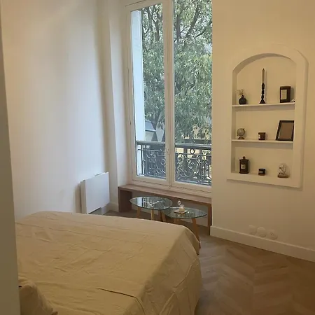 Parisian Mona Lisa - Heart Of *