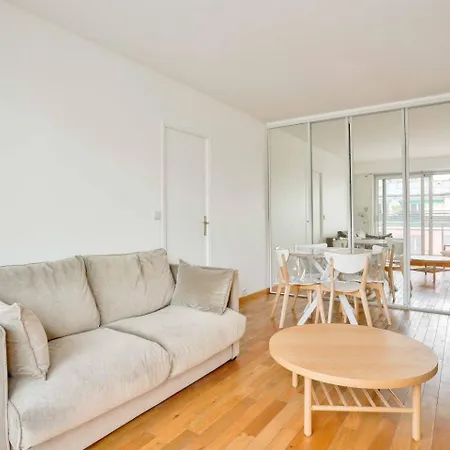 Guestready - Charming With A View Apartment Paris