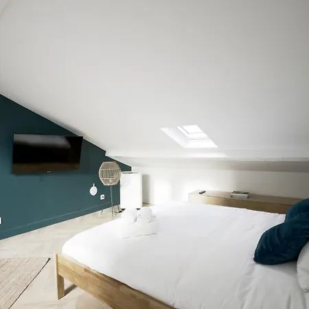 Apartment Relish Baguette In Light-filled Duplex Paris