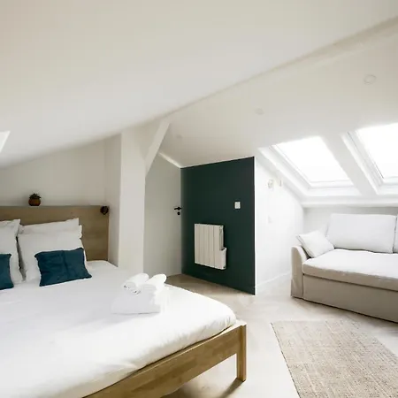 Relish Baguette In Light-filled Duplex *