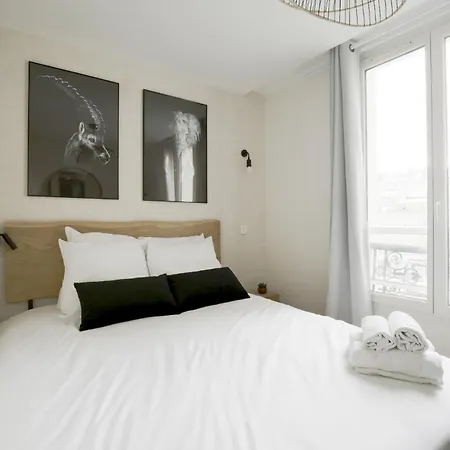Relish Baguette In Light-filled Duplex
