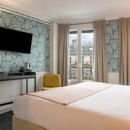 Avama Prony Hotel 3*