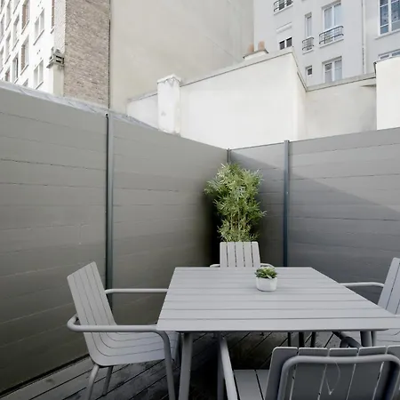 In A Designer With Private Terrace Apartman Párizs