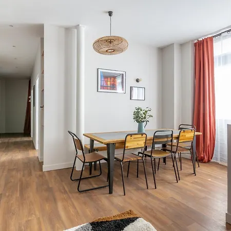 Lounge In A Cosy On Canal Saint-martin *