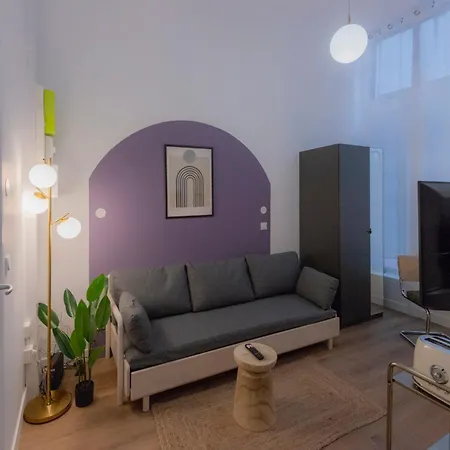 Modern In The 10th District Parigi
