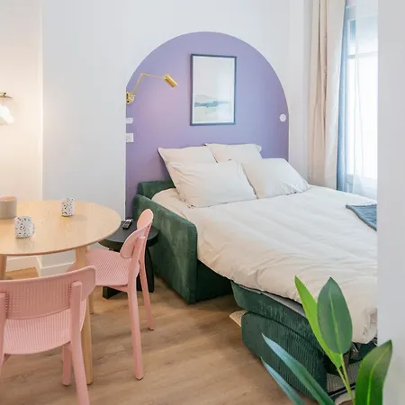 Modern In The 10th District Appartamento
