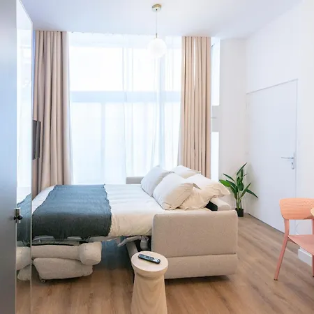 Modern In The 10th District Appartamento