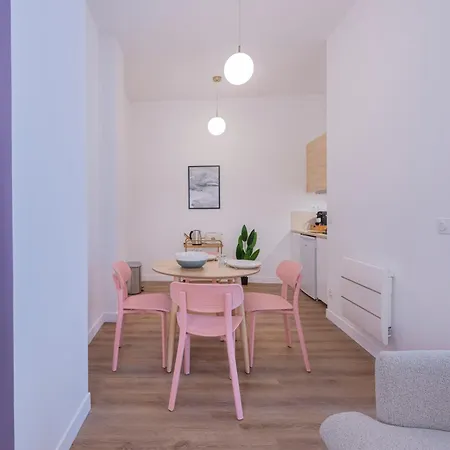 Modern In The 10th District * Parigi
