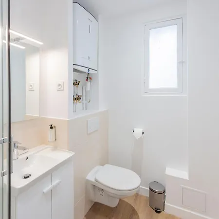 Modern In The 10th District Appartamento Parigi