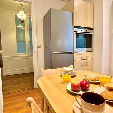Bosquet Apartment Paris