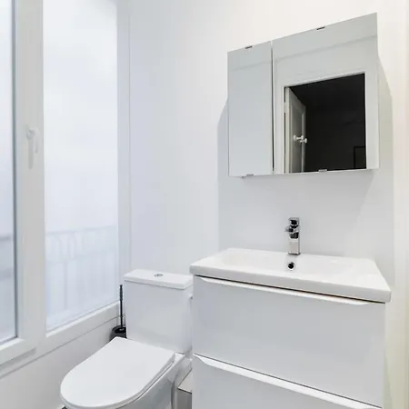 Elegant Sacre Coeur Metro Anvers - 18 -2p - Flat-guest Apartment