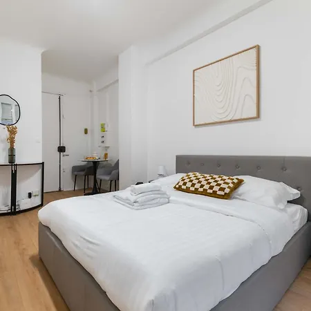 Apartment Elegant Sacre Coeur Metro Anvers - 18 -2p - Flat-guest Paris