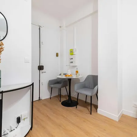Elegant Sacre Coeur Metro Anvers - 18 -2p - Flat-guest Apartment