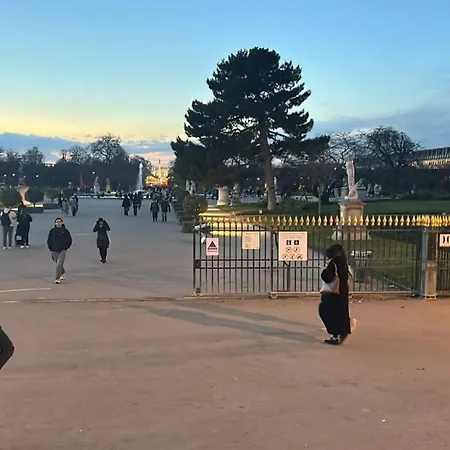 Chic Near Louvre & Eiffel Tour Paris
