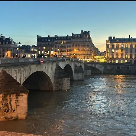 Chic Near Louvre & Eiffel Tour Apartment Paris