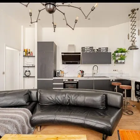 Apartment Chic Near Louvre & Eiffel Tour