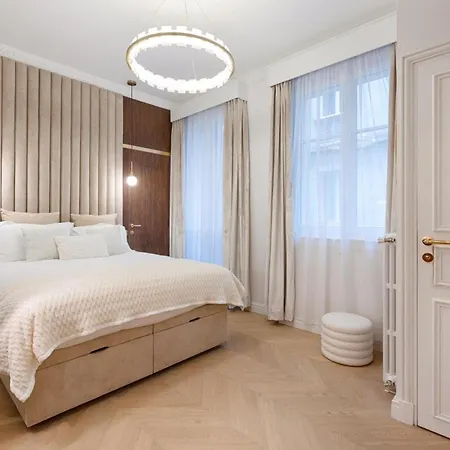 Apartment Avenue Des Champs-elysees, D'exception Paris