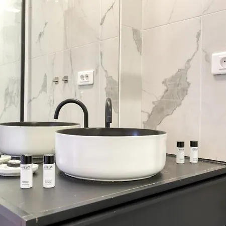 Pink Design 2bdr Flat In The Heart Of Bastille Parigi
