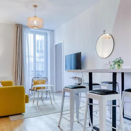 Pink Design 2bdr Flat In The Heart Of Bastille