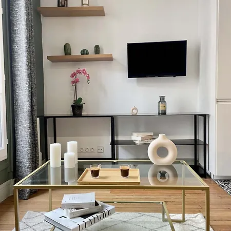 Eiffel Tower Stylish Retreat Paris