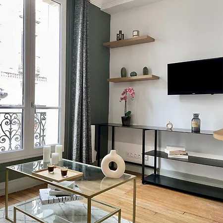 Apartment Eiffel Tower Stylish Retreat