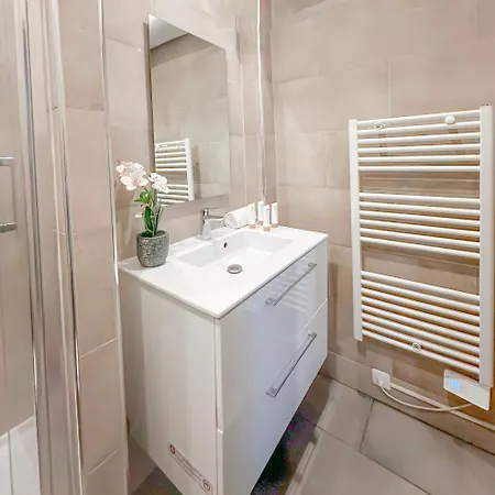 Apartment Elegant Steps Away From Iconic Landmarks Paris